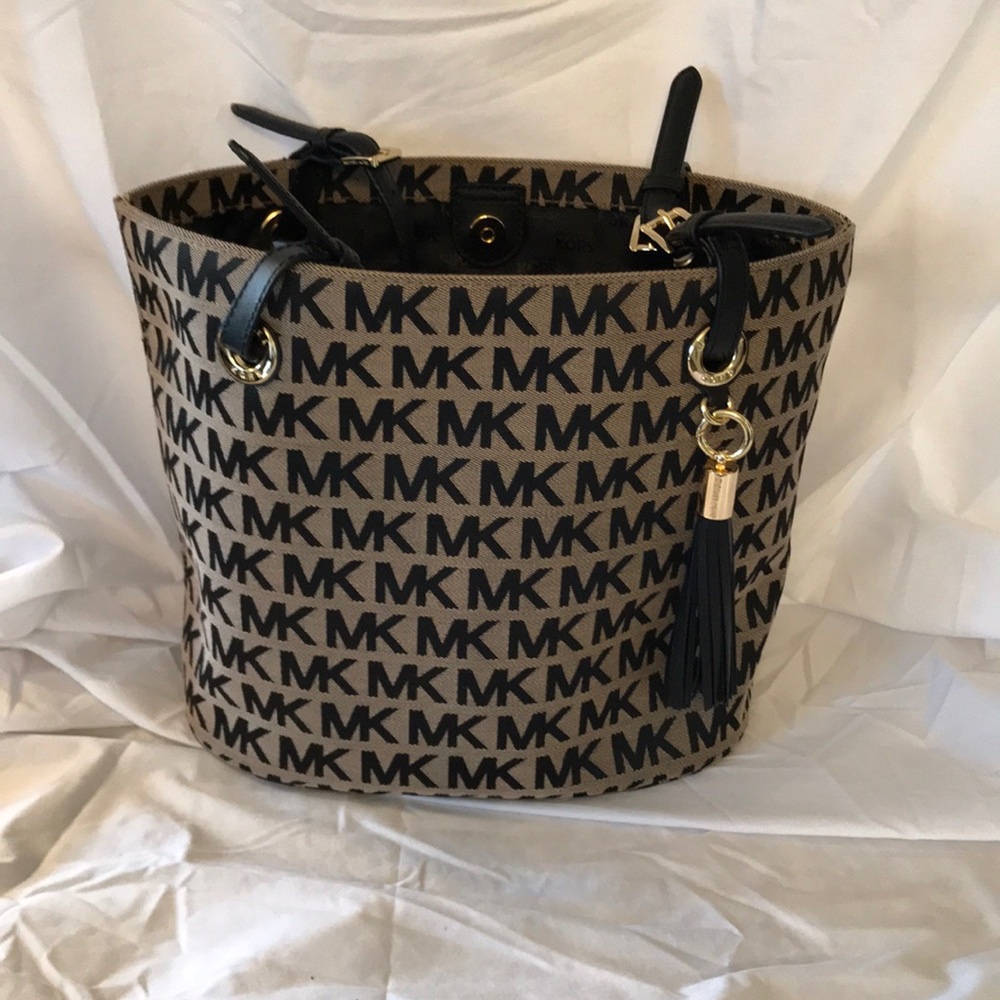 Michael Kors Monogram Bucket Tote